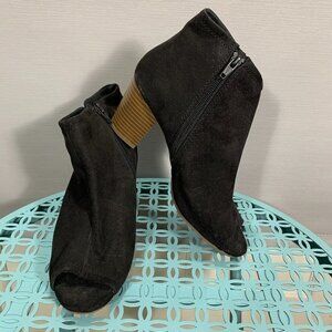 Old Navy Women 8 Black Peep Toe Ankle Bootie Stacked Heel  Zip Closure BlackJack